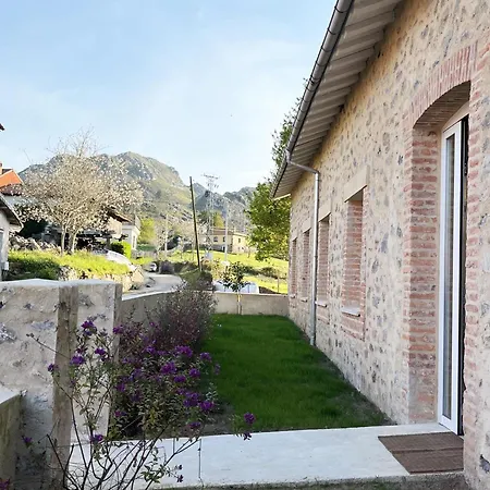 Casa De Aldea Escuelas De Linares, 17 * Linares (Asturias)